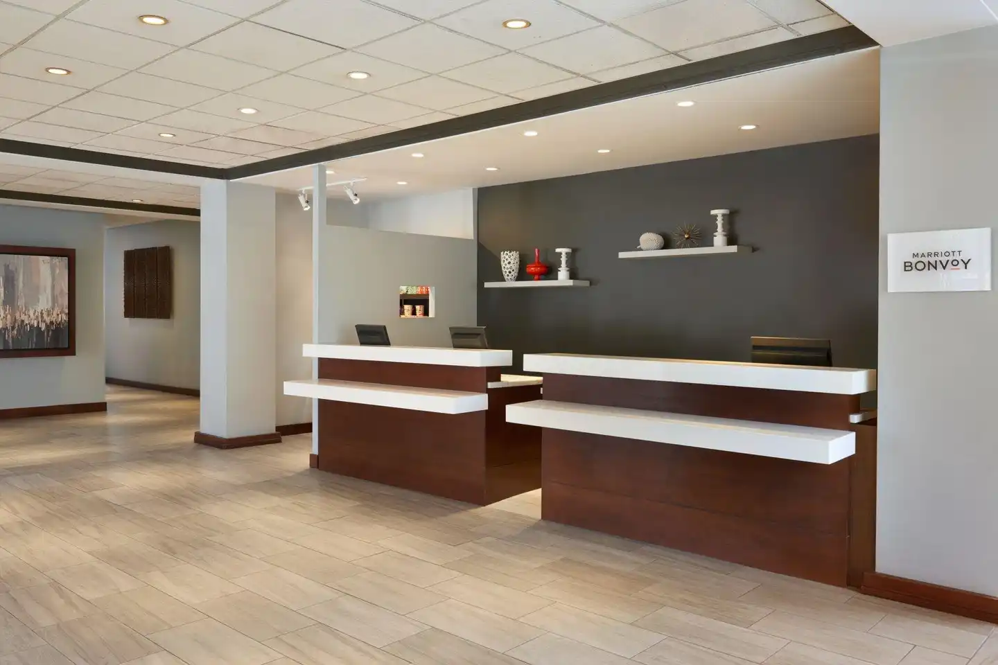 Courtyard by Marriott Ottawa Downtown Lobby