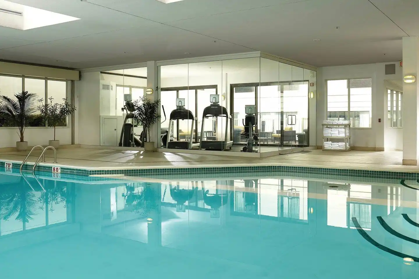 Courtyard by Marriott Ottawa Downtown Hallenbad