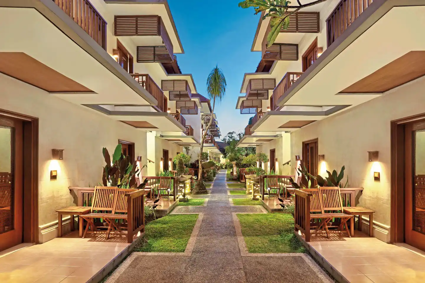Respati Beach Hotel Aussenansicht