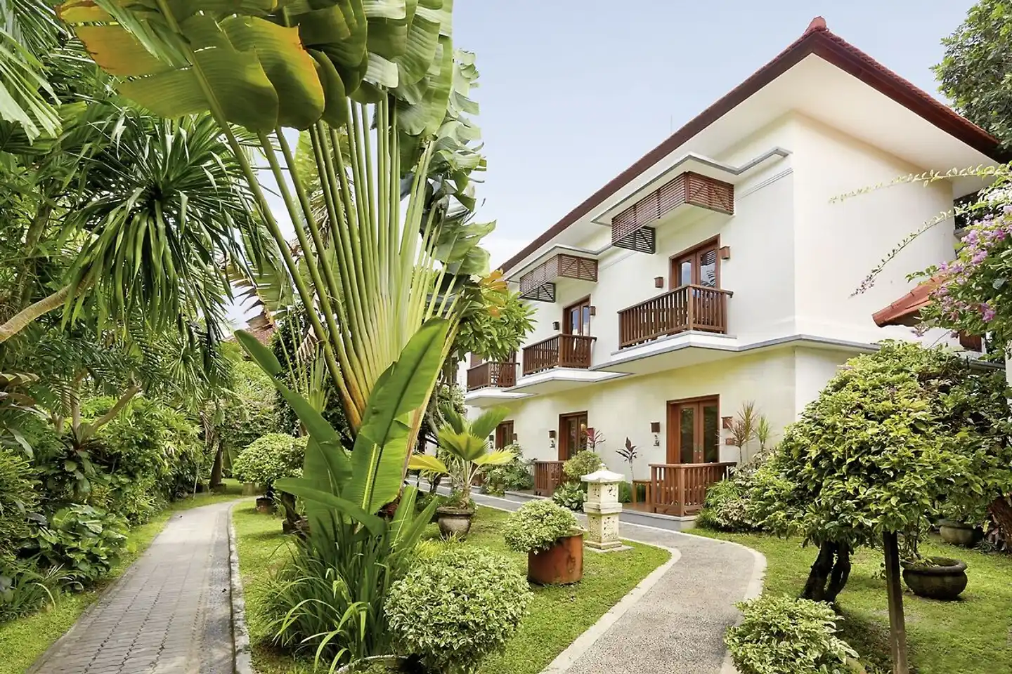 Respati Beach Hotel Aussenansicht