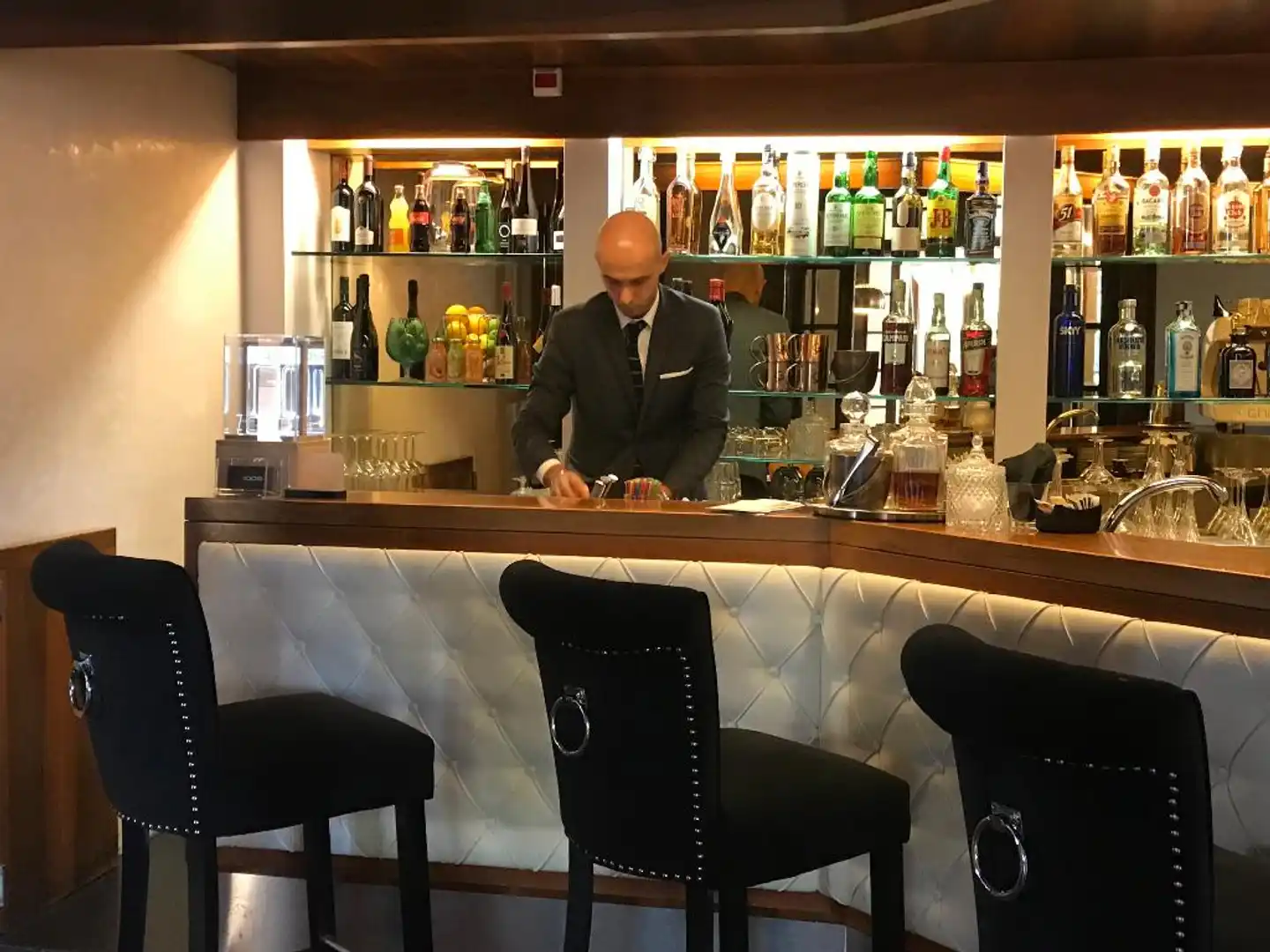 De La Ville Bar