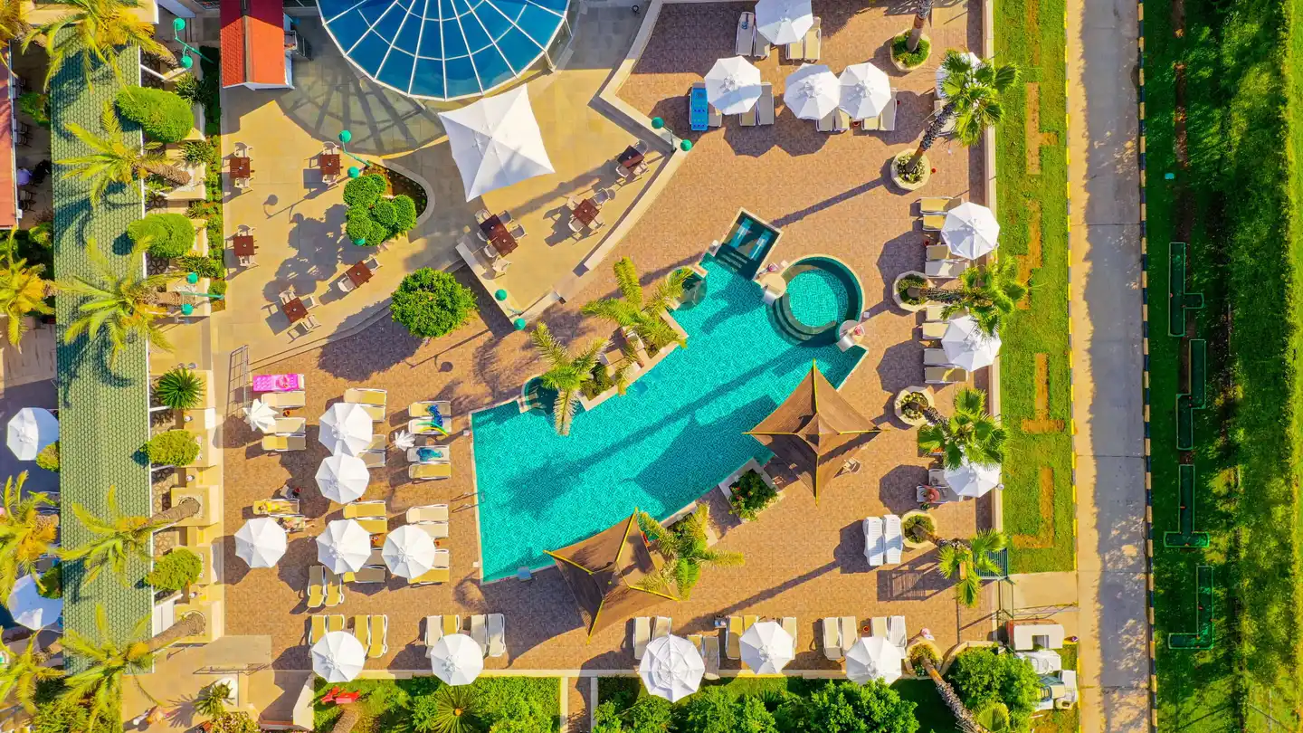 Crystal Family POOL