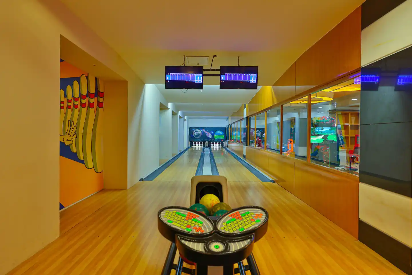 Crystal Family SPORT_AND_ENTERTAINMENT