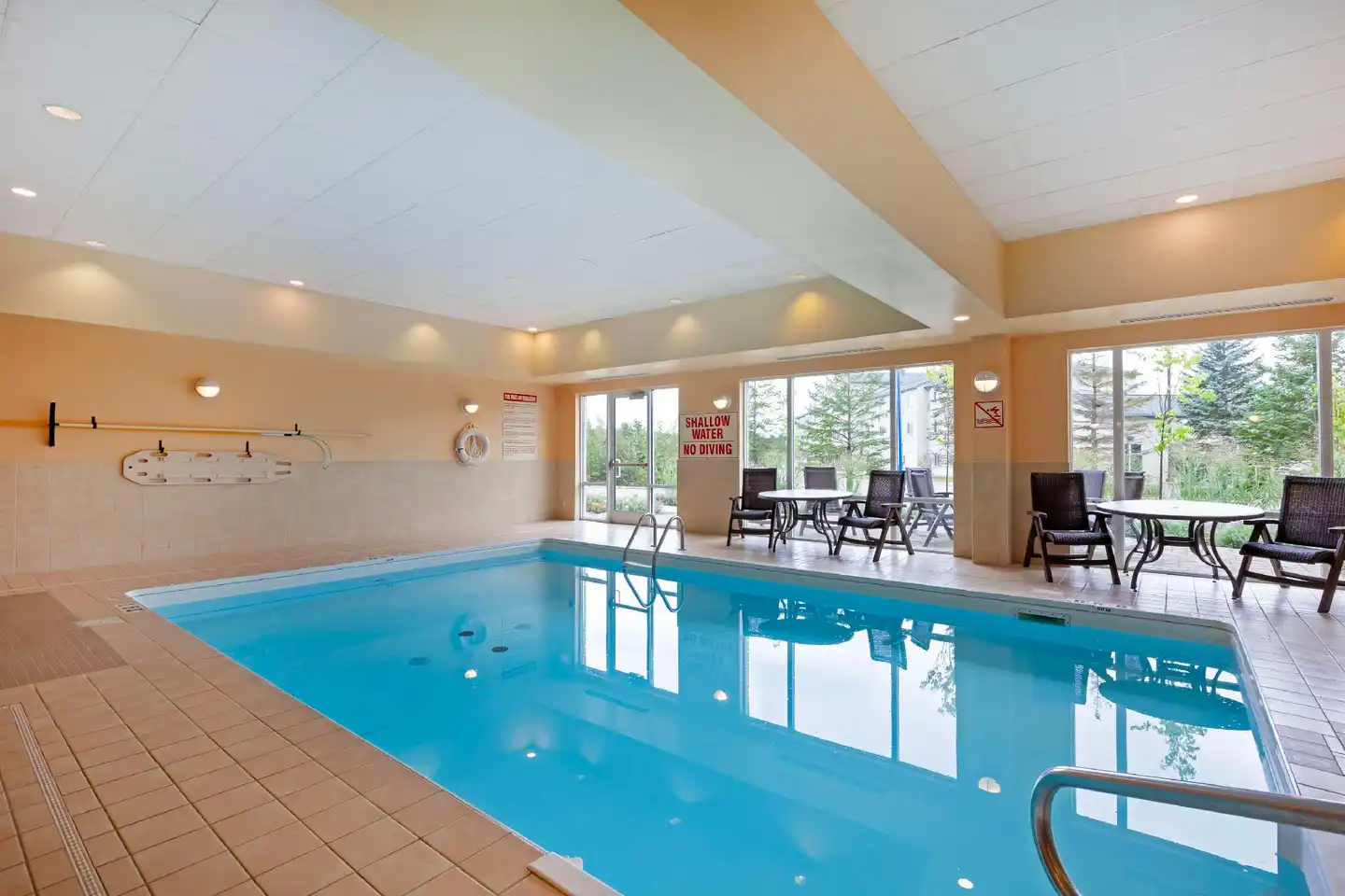 Best Western Plus Muskoka Inn Hallenbad