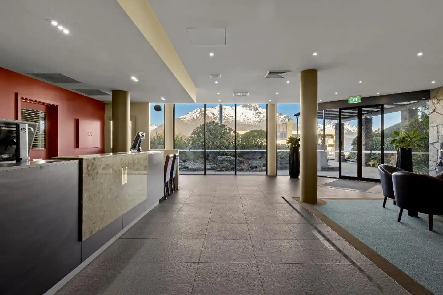 Copthorne Hotel & Apartments Queenstown Lakeview Lobby