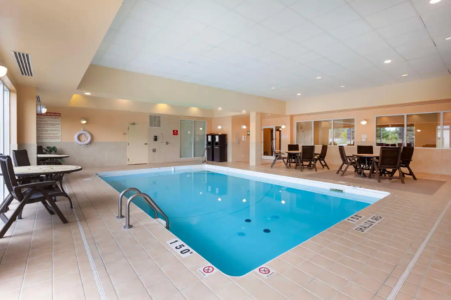 Best Western Plus Muskoka Inn Hallenbad