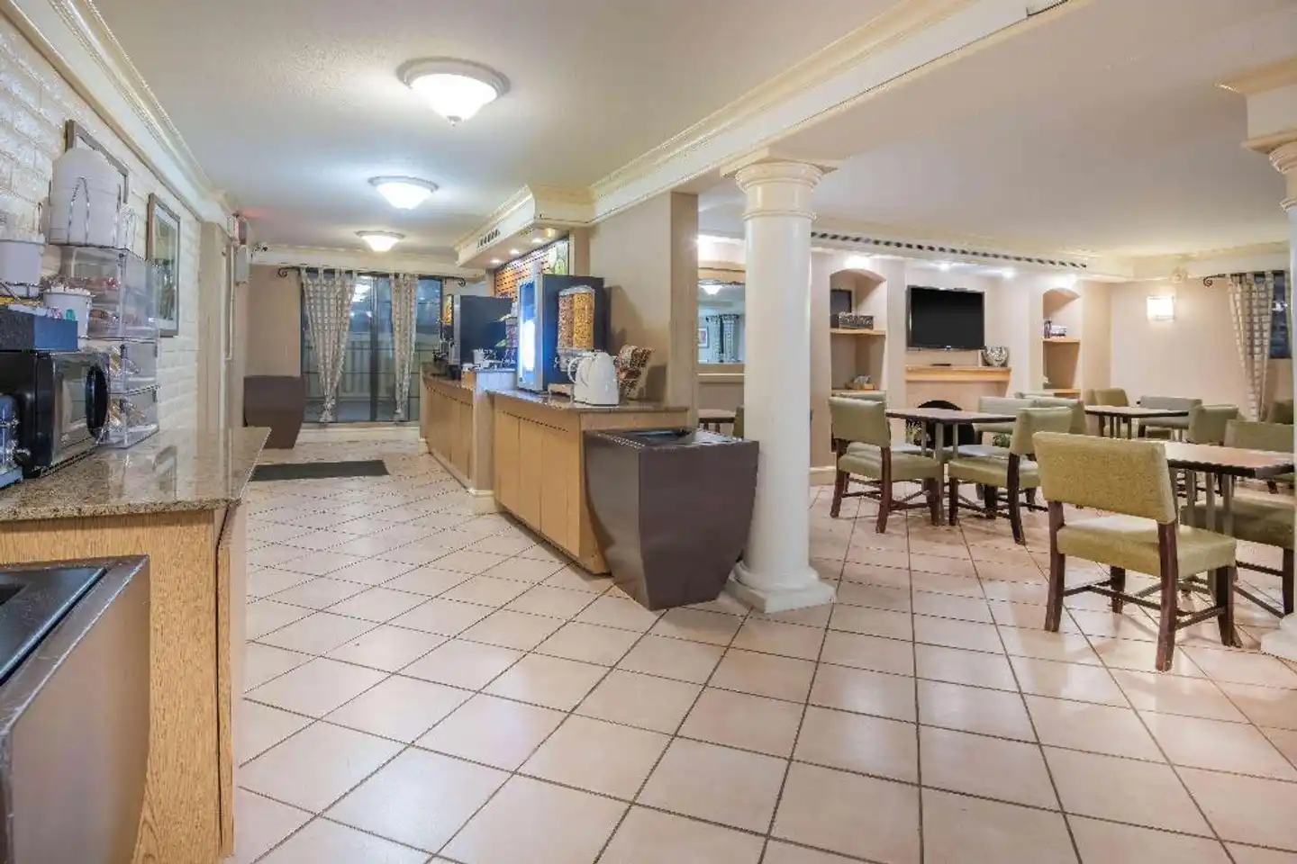 La Quinta Inn by Wyndham Colorado Springs Garden of the Gods Lobby