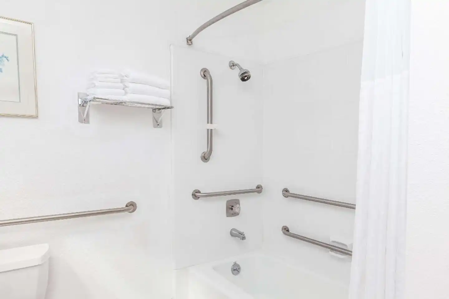 Days Inn & Suites by Wyndham Sunnyvale Badezimmer