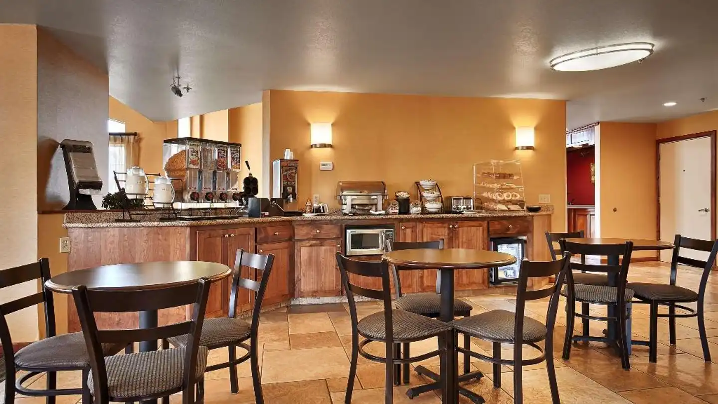 Best Western Palm Court Inn Bar