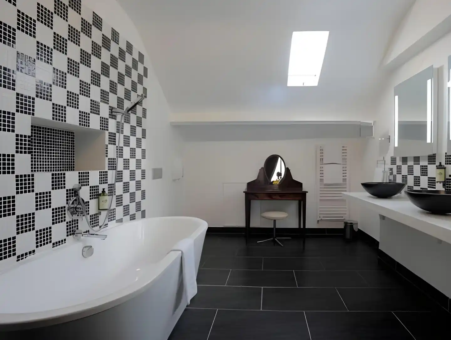 Le Grand Hôtel de Tours Badezimmer