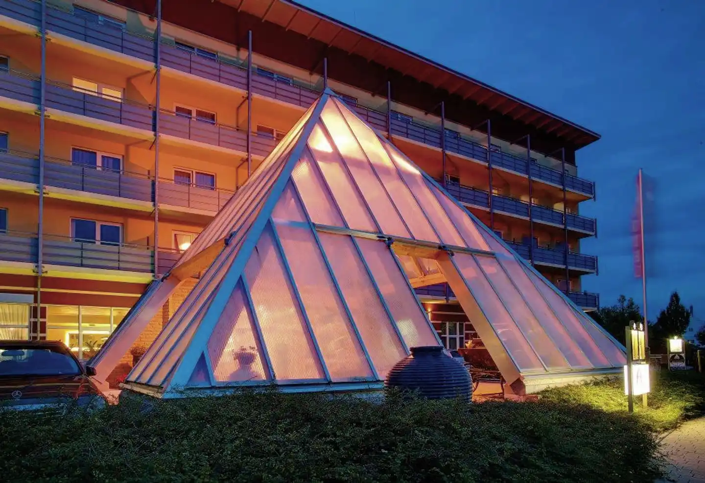 Kurhotel Pyramide Aussenansicht