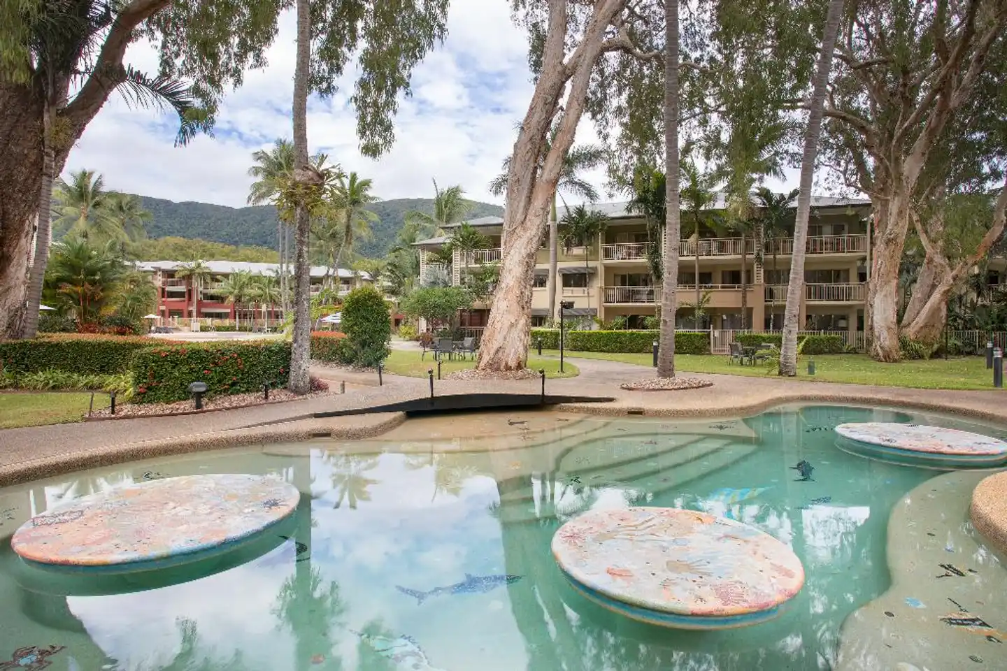 Mantra Amphora Pool
