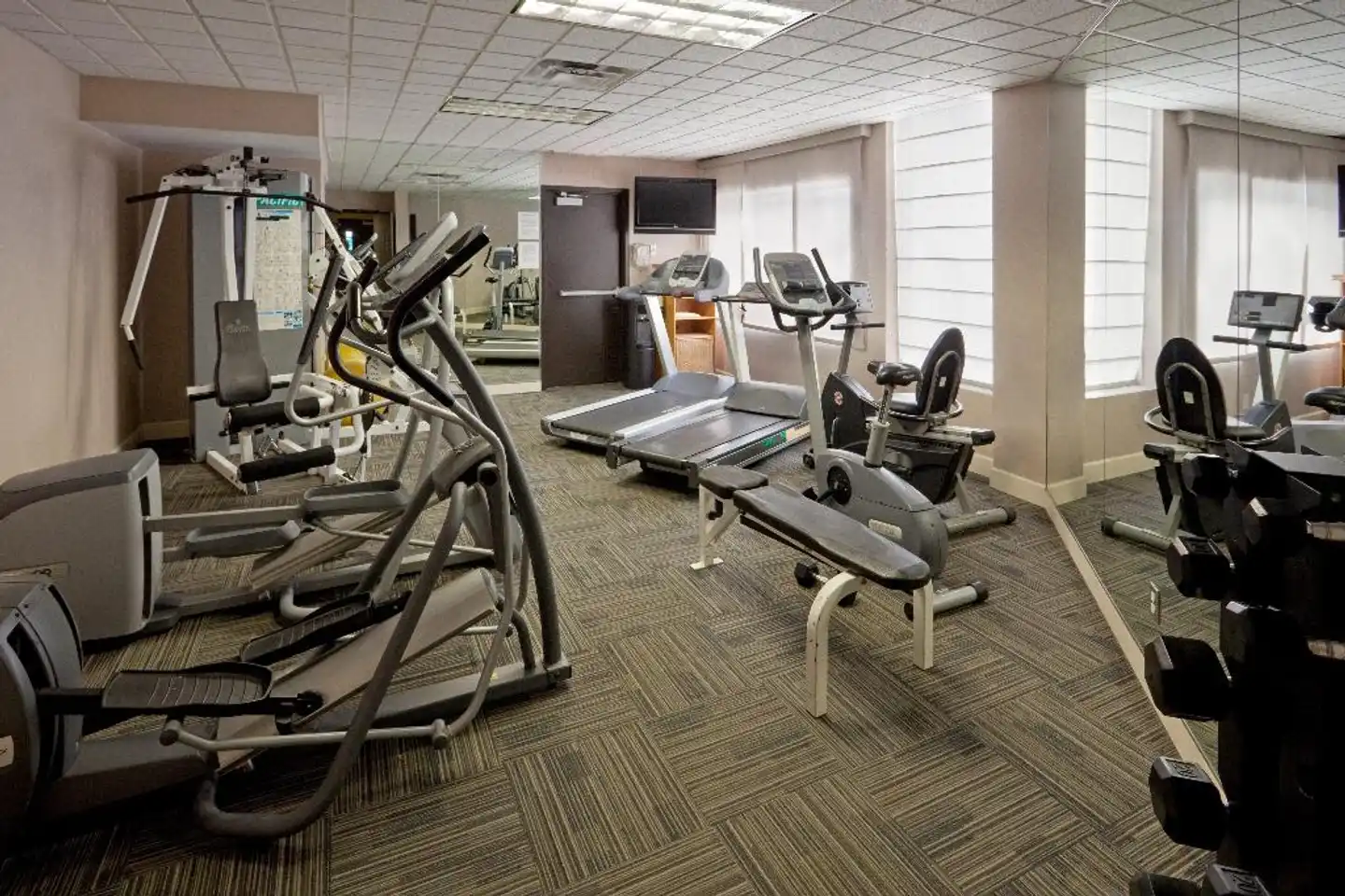 Armon Plaza Airport Montreal Sport und Entertainment