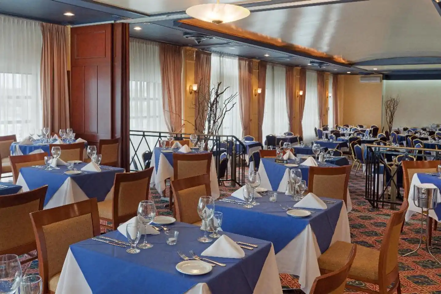 Armon Plaza Airport Montreal Restaurant
