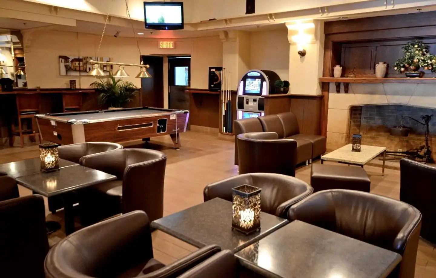 Armon Plaza Airport Montreal Lobby