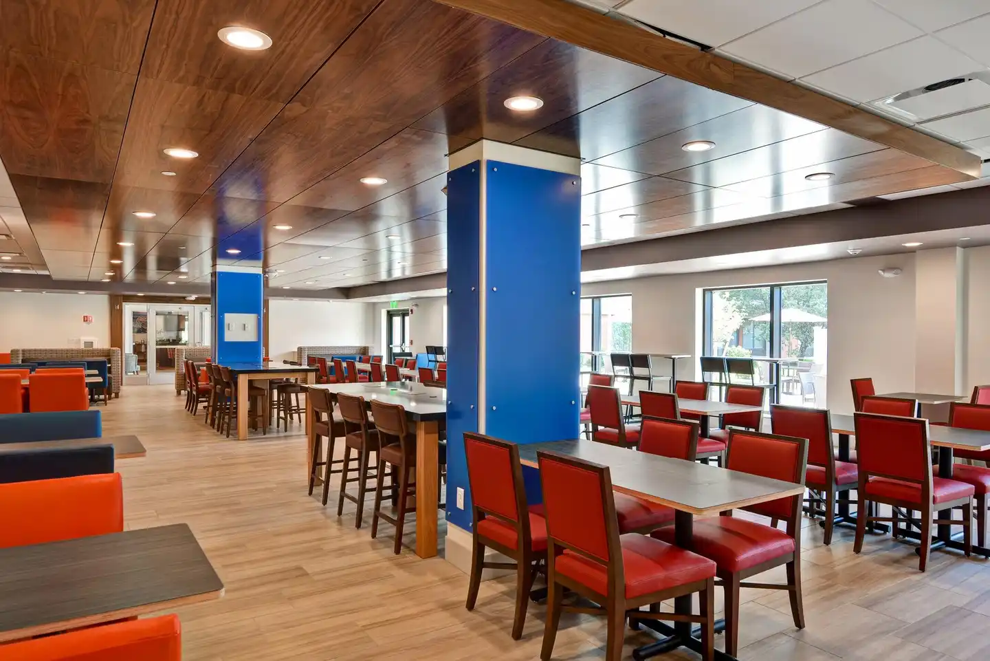 Holiday Inn Express Boston Bar