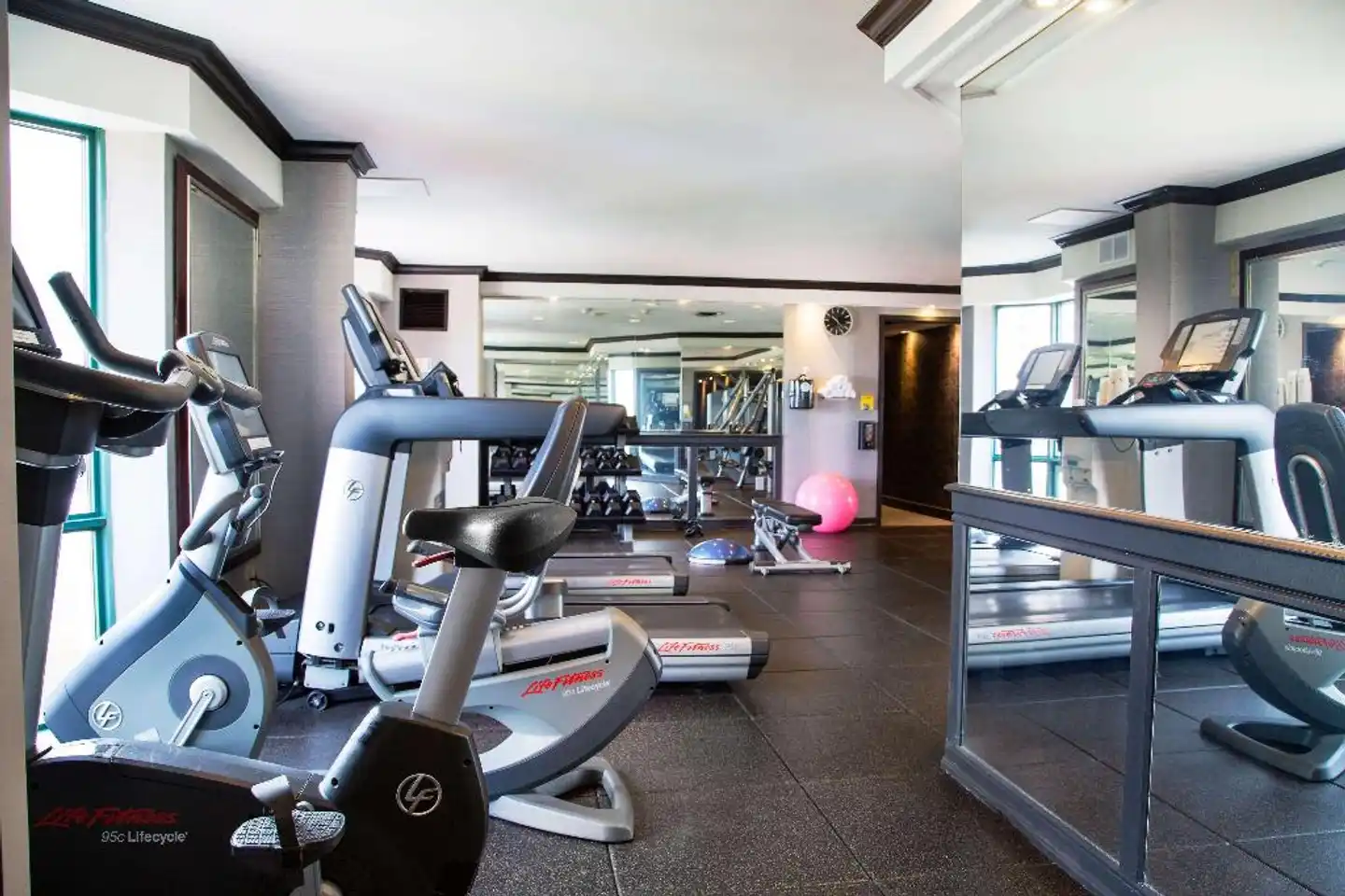 The Yorkville Royal Sonesta Hotel Sport und Entertainment
