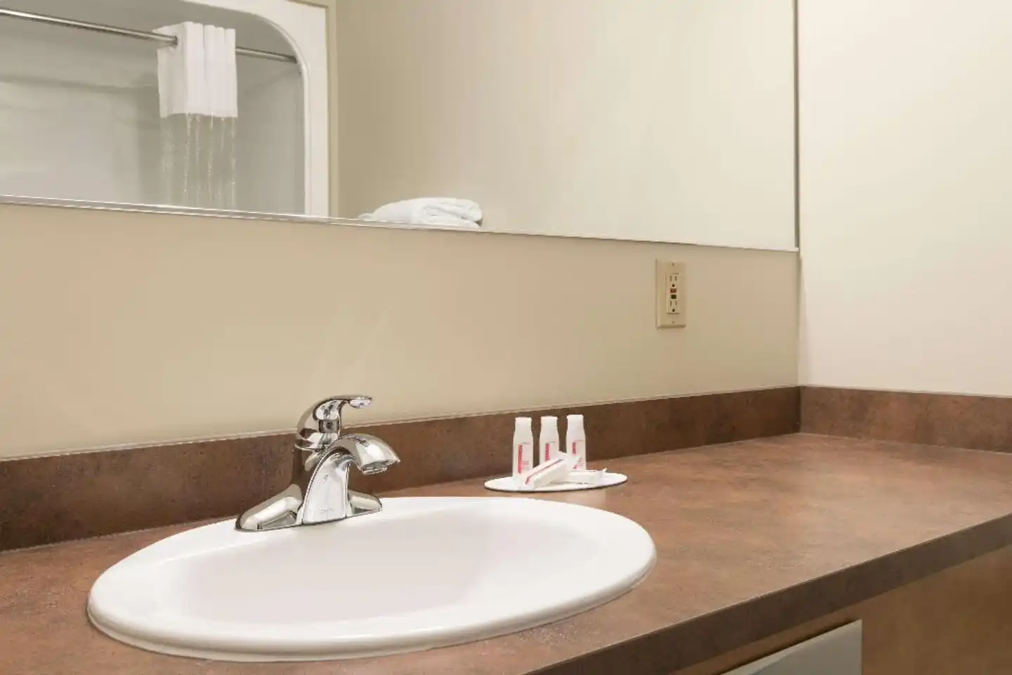 Days Inn & Suites by Wyndham Thunder Bay Badezimmer