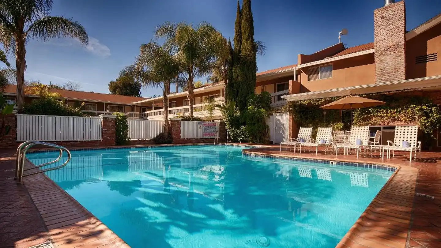 Best Western PLUS Carriage Inn Pool