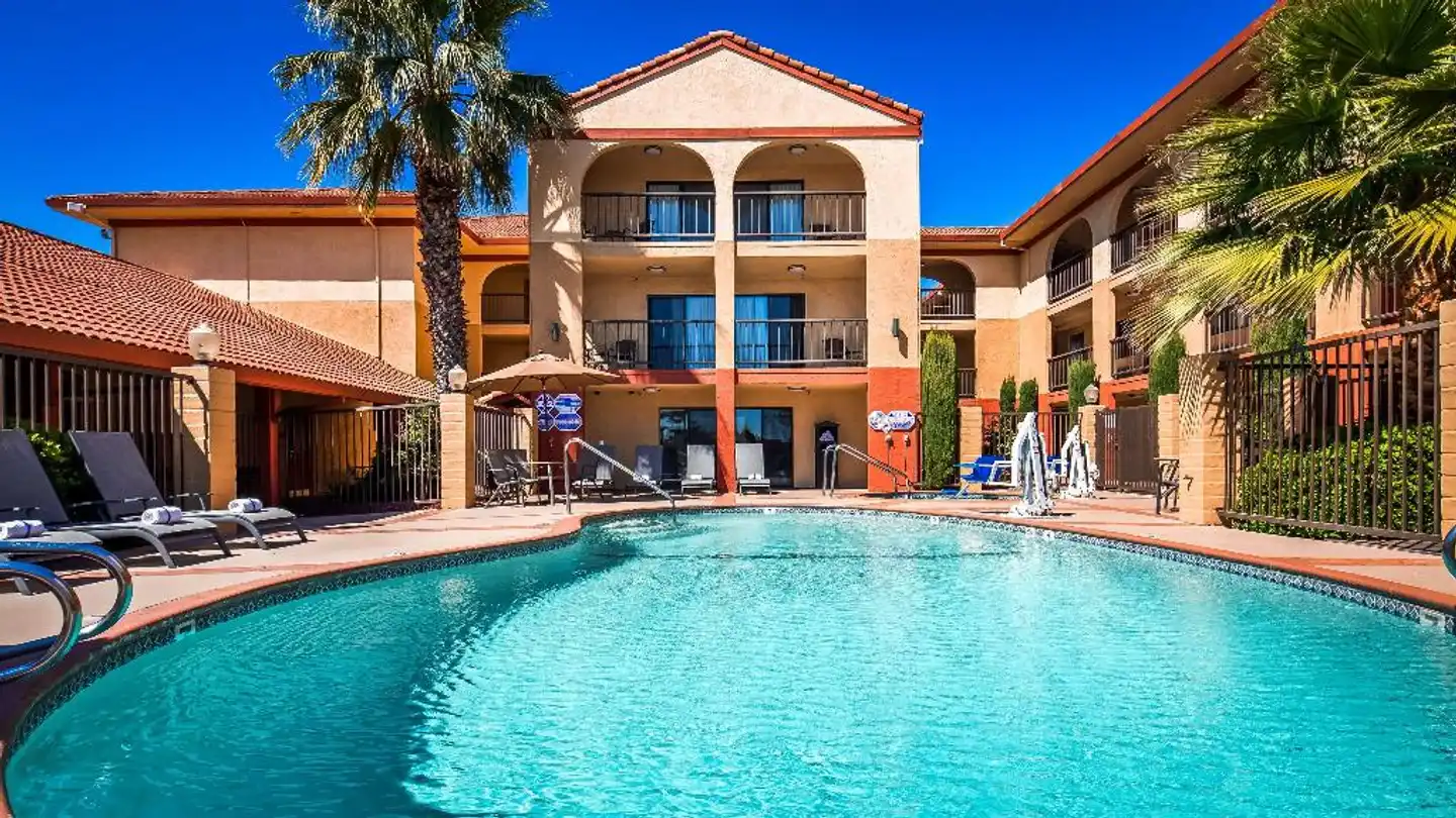 Best Western PLUS Executive Inn and Suites Pool