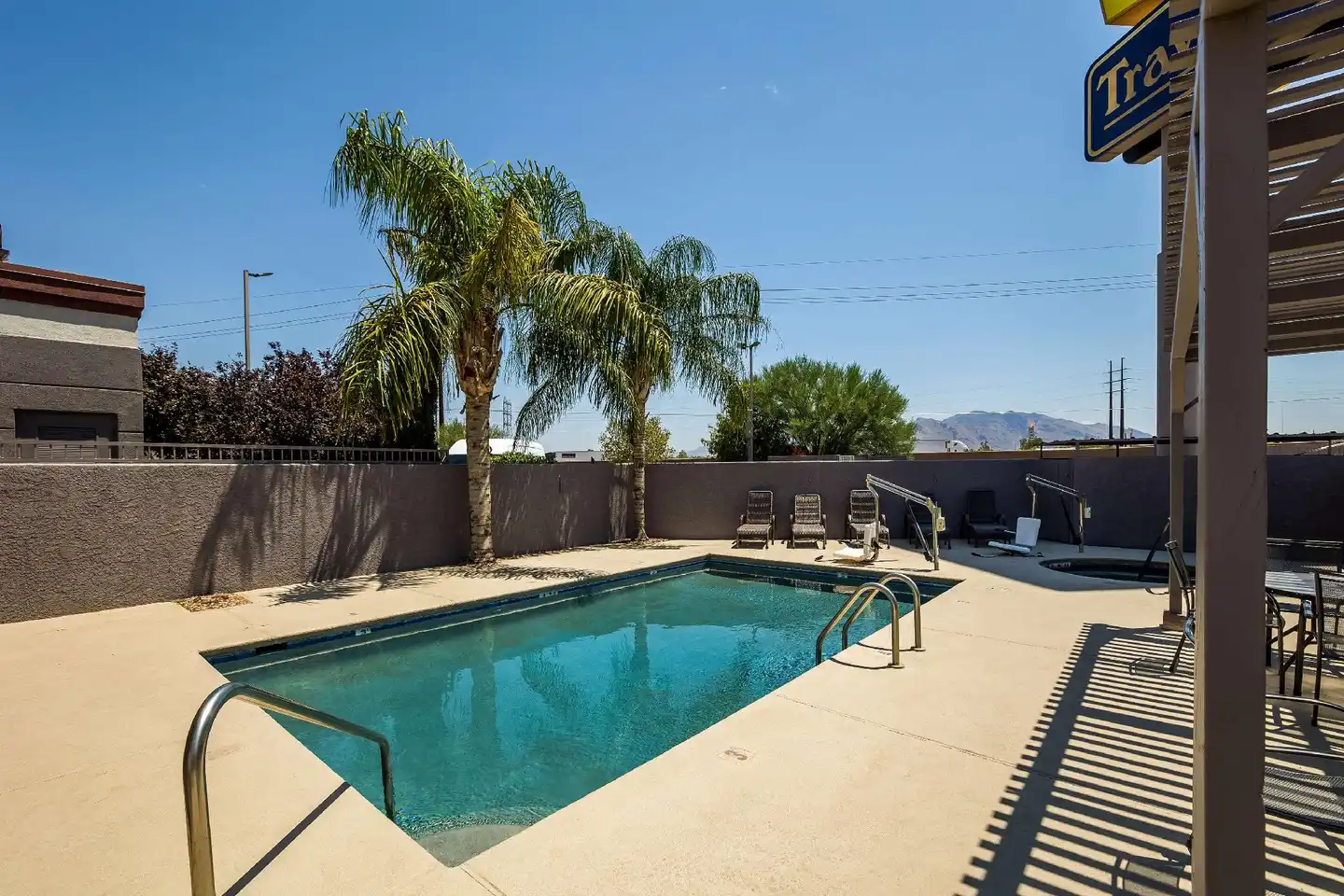 Best Western Gold Poppy Inn Pool