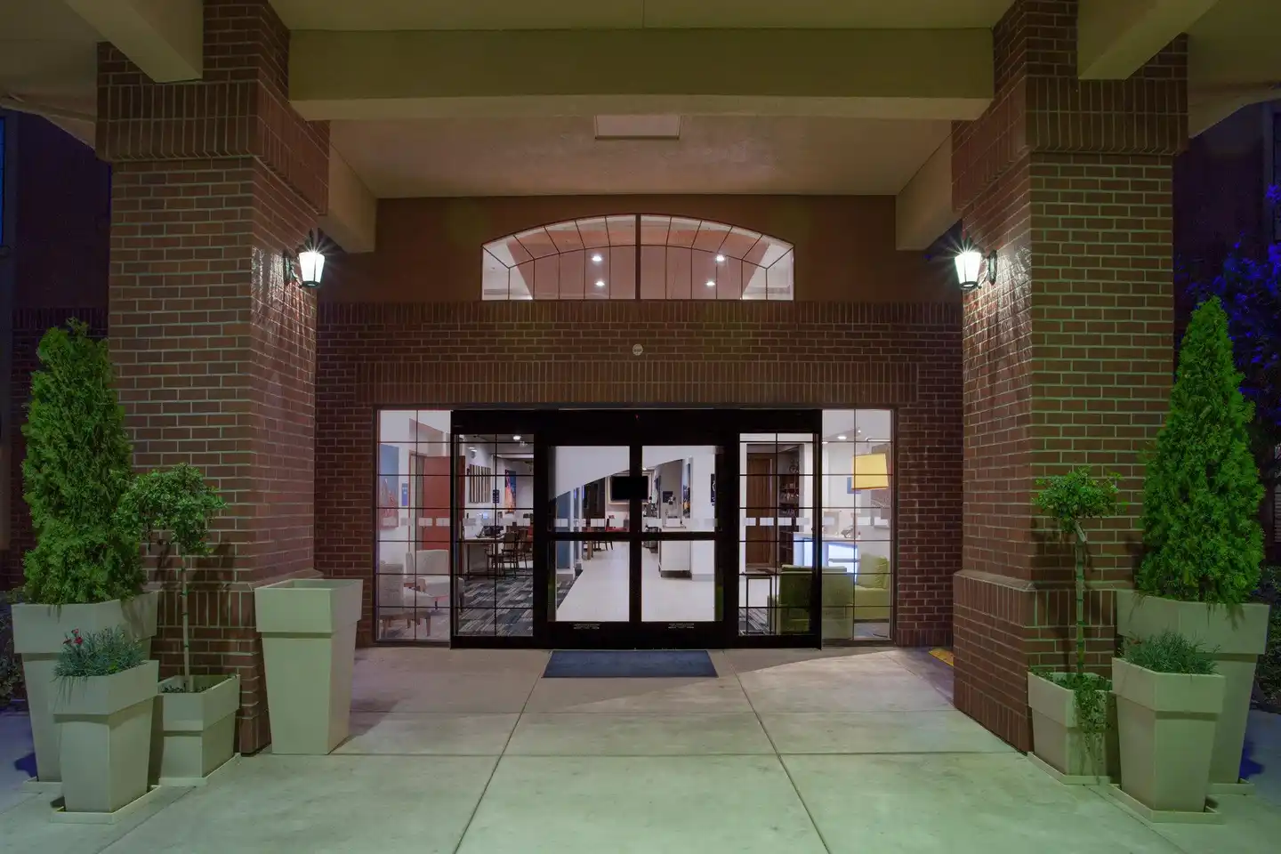 Holiday Inn Express & Suites Davis - University Area Aussenansicht