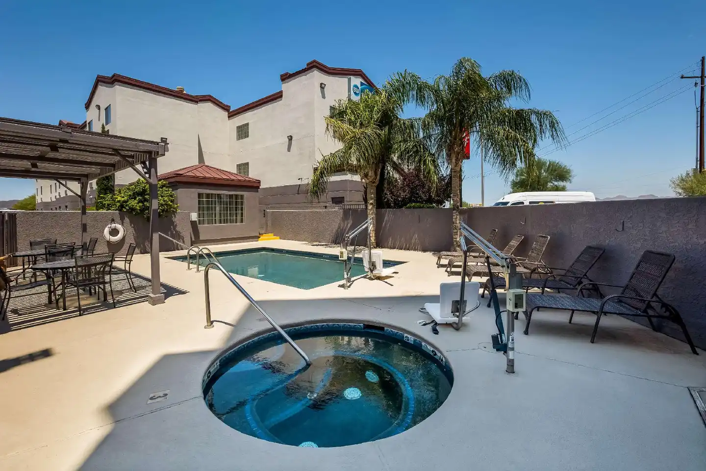 Best Western Gold Poppy Inn Pool