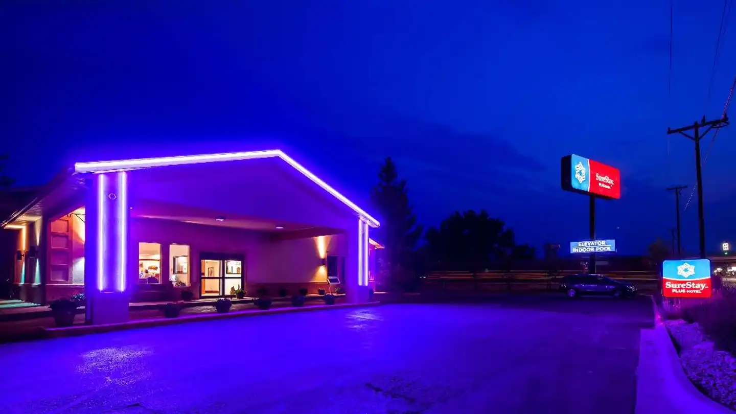SureStay Plus Hotel by Best Western Buffalo Pool