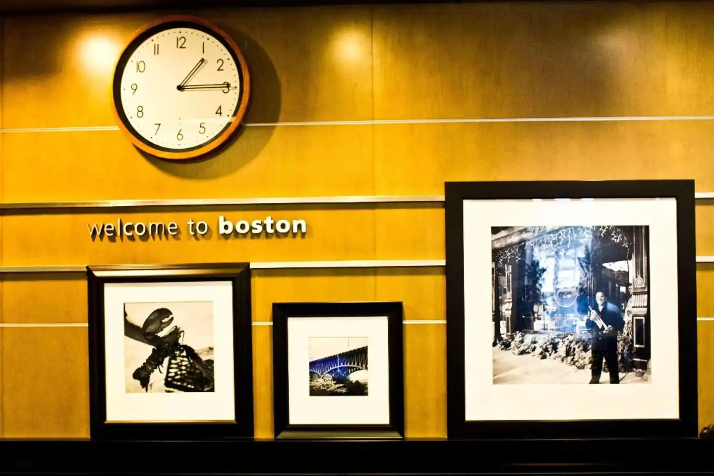 Hampton Inn & Suites Boston Crosstown Center Lobby