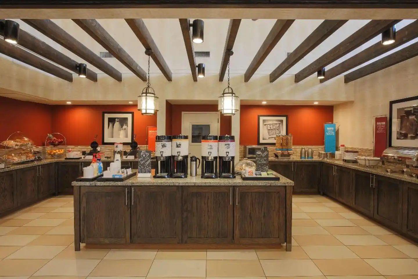 Hampton Inn & Suites Camarillo Lobby
