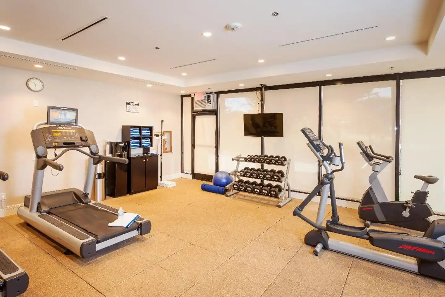 Holiday Inn Express At Monterey Bay Sport und Entertainment