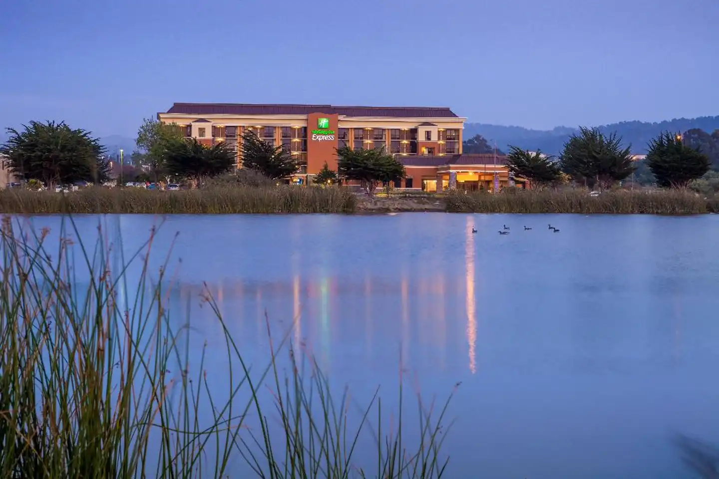 Holiday Inn Express At Monterey Bay Aussenansicht