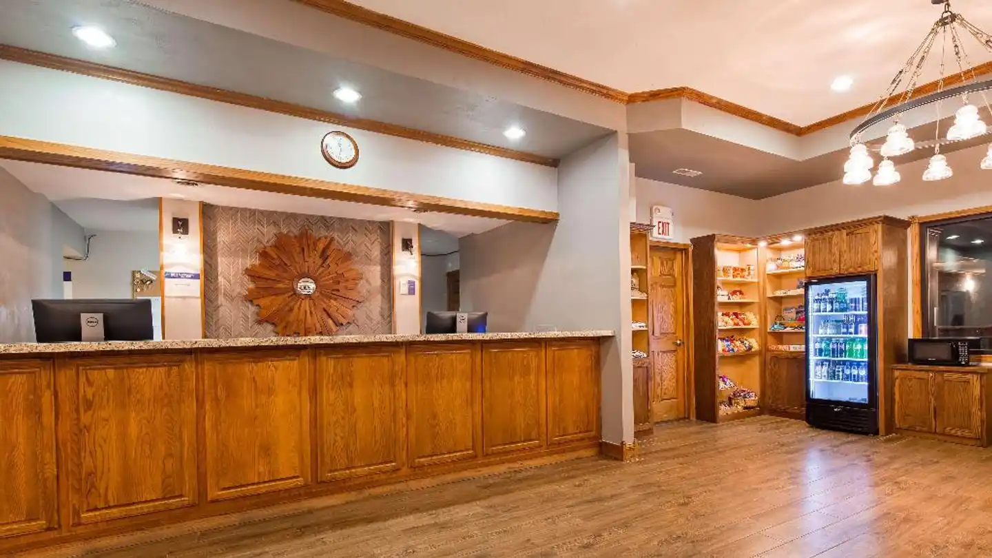 Best Western Buffalo Ridge Inn Lobby