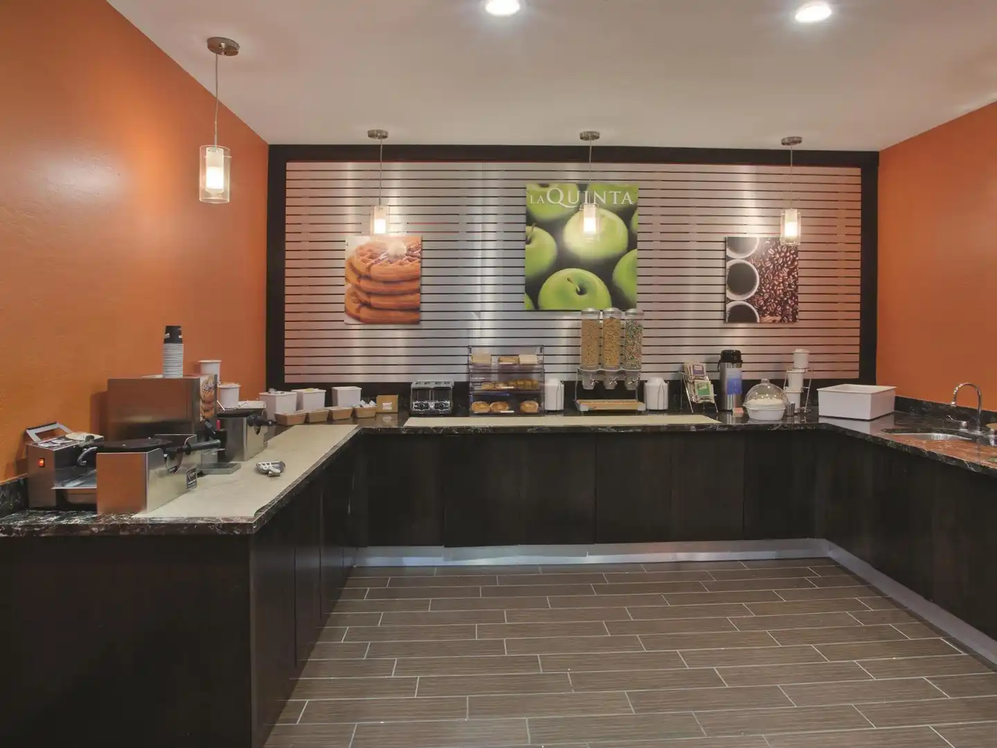 La Quinta Inn & Suites by Wyndham Conference Center Prescott Lobby