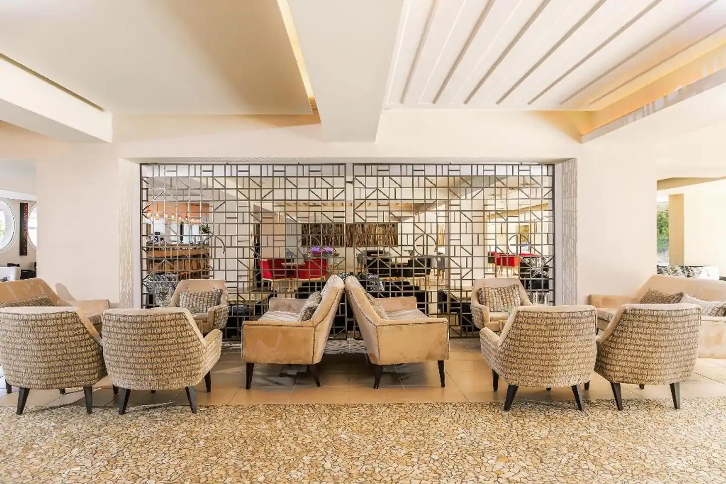Ariti Grand Hotel Lobby