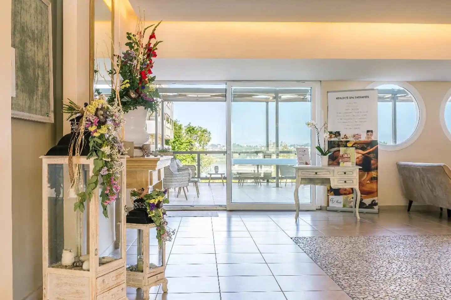 Ariti Grand Hotel Lobby