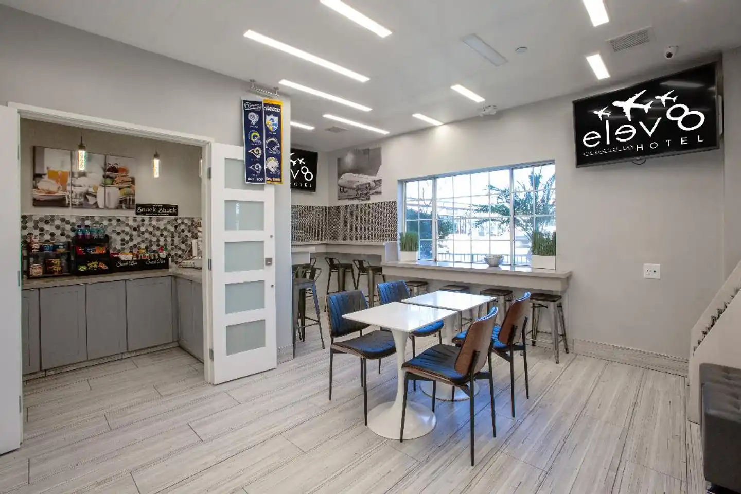 Super 8 by Wyndham Inglewood/LAX/LA Airport Restaurant
