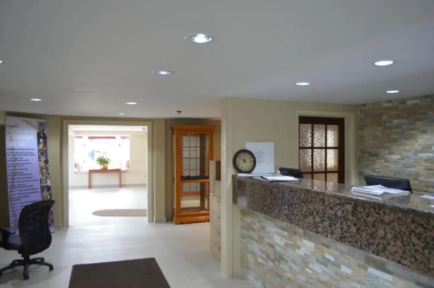 Super 8 by Wyndham Gananoque/Country Squire Resort Lobby