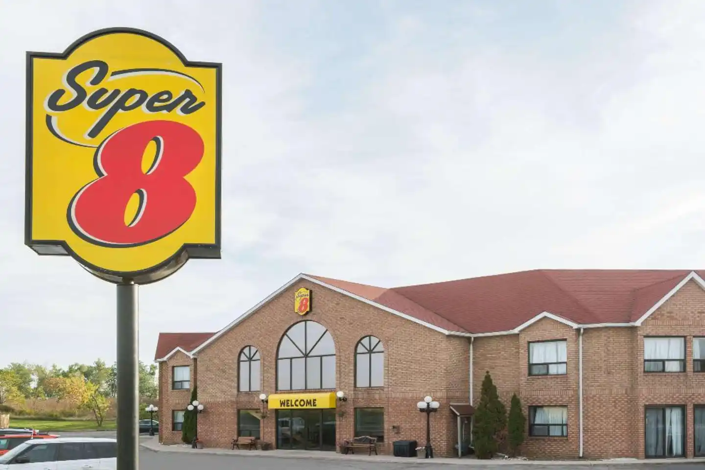 Super 8 by Wyndham Mt Hope Hamilton Intl Arpt ON Aussenansicht