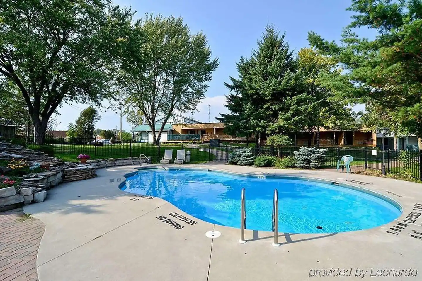 Super 8 by Wyndham Gananoque/Country Squire Resort Pool