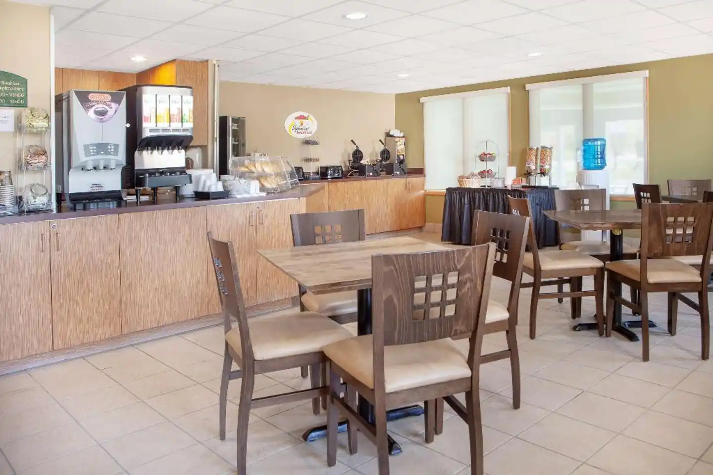Super 8 by Wyndham Midland Bar