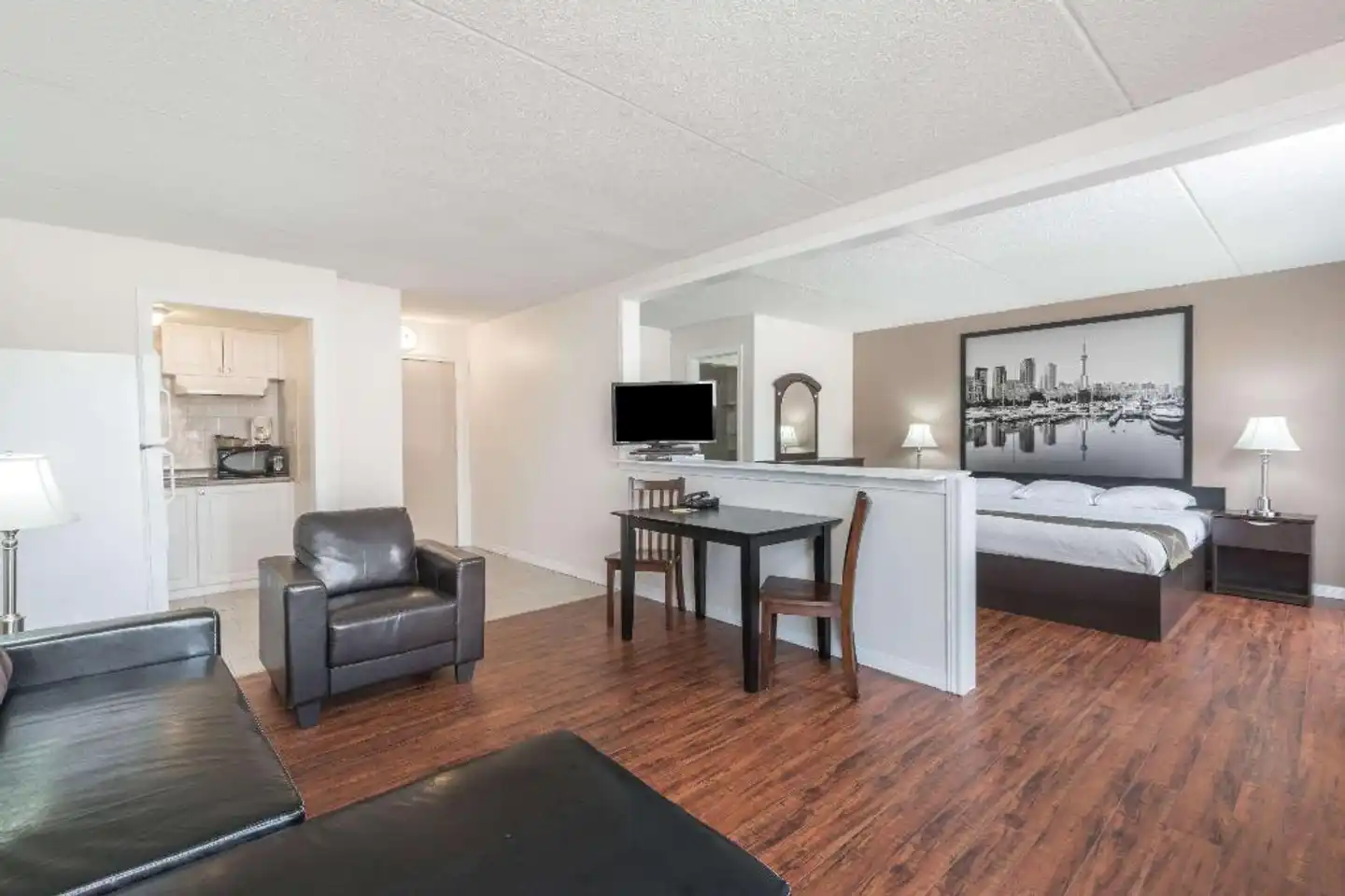 Super 8 by Wyndham Cambridge/Kitchener/Waterloo Area Lobby