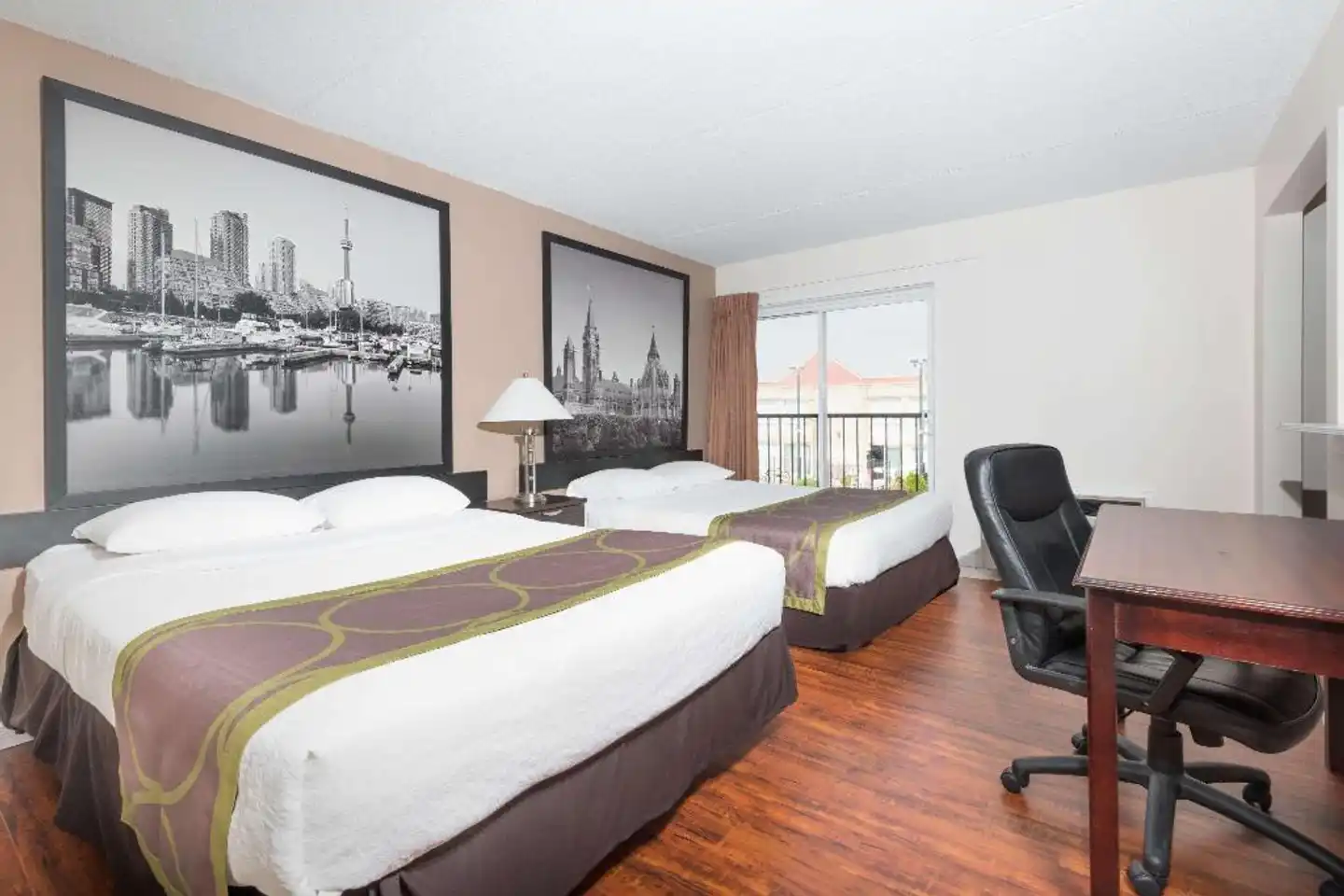 Super 8 by Wyndham Cambridge/Kitchener/Waterloo Area Wohnbeispiel