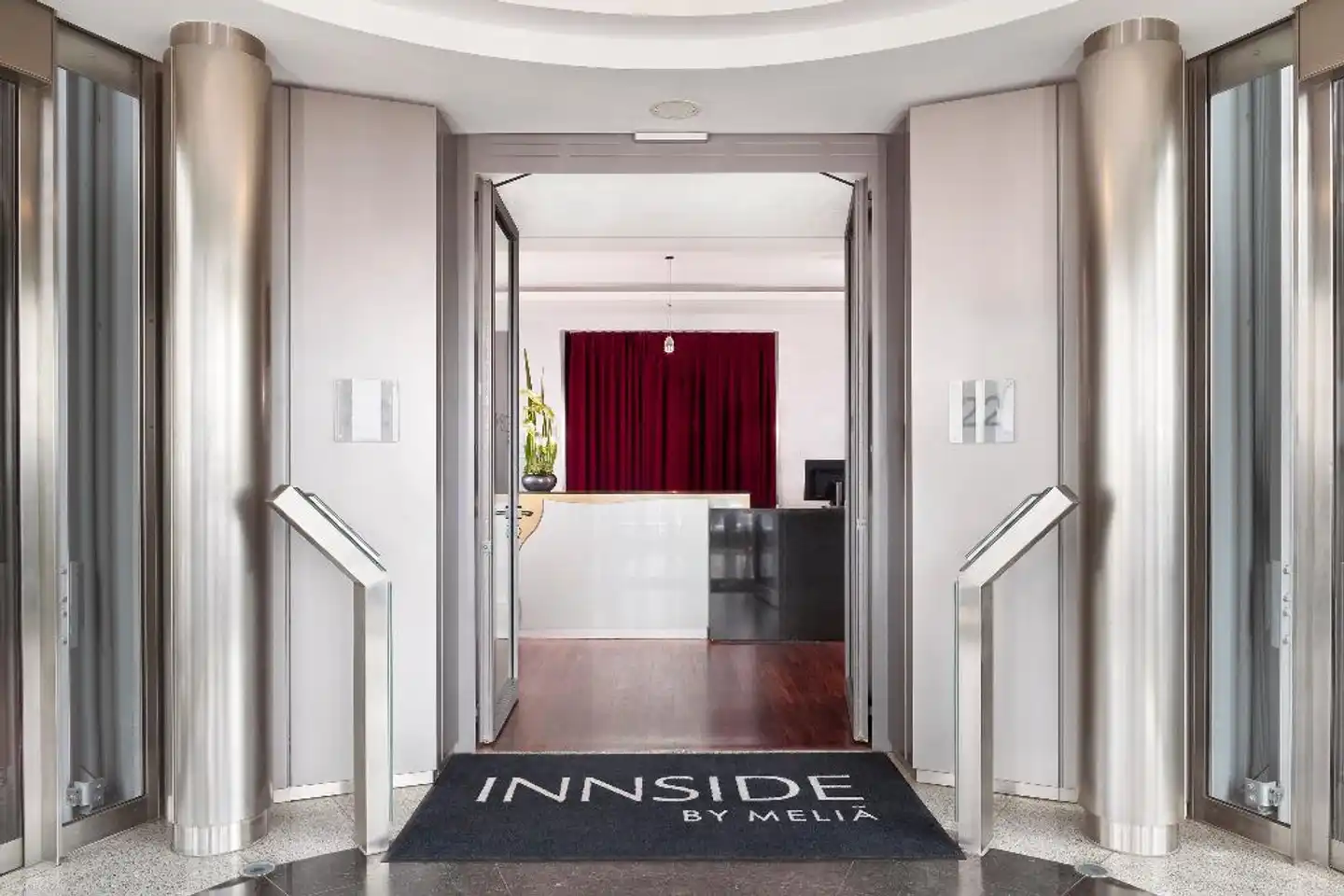 INNSiDE Frankfurt Eurotheum Wohnbeispiel