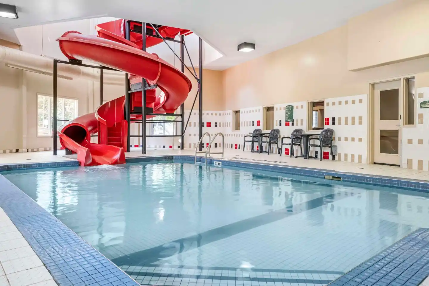 QUALITY INN DIEPPE Hallenbad