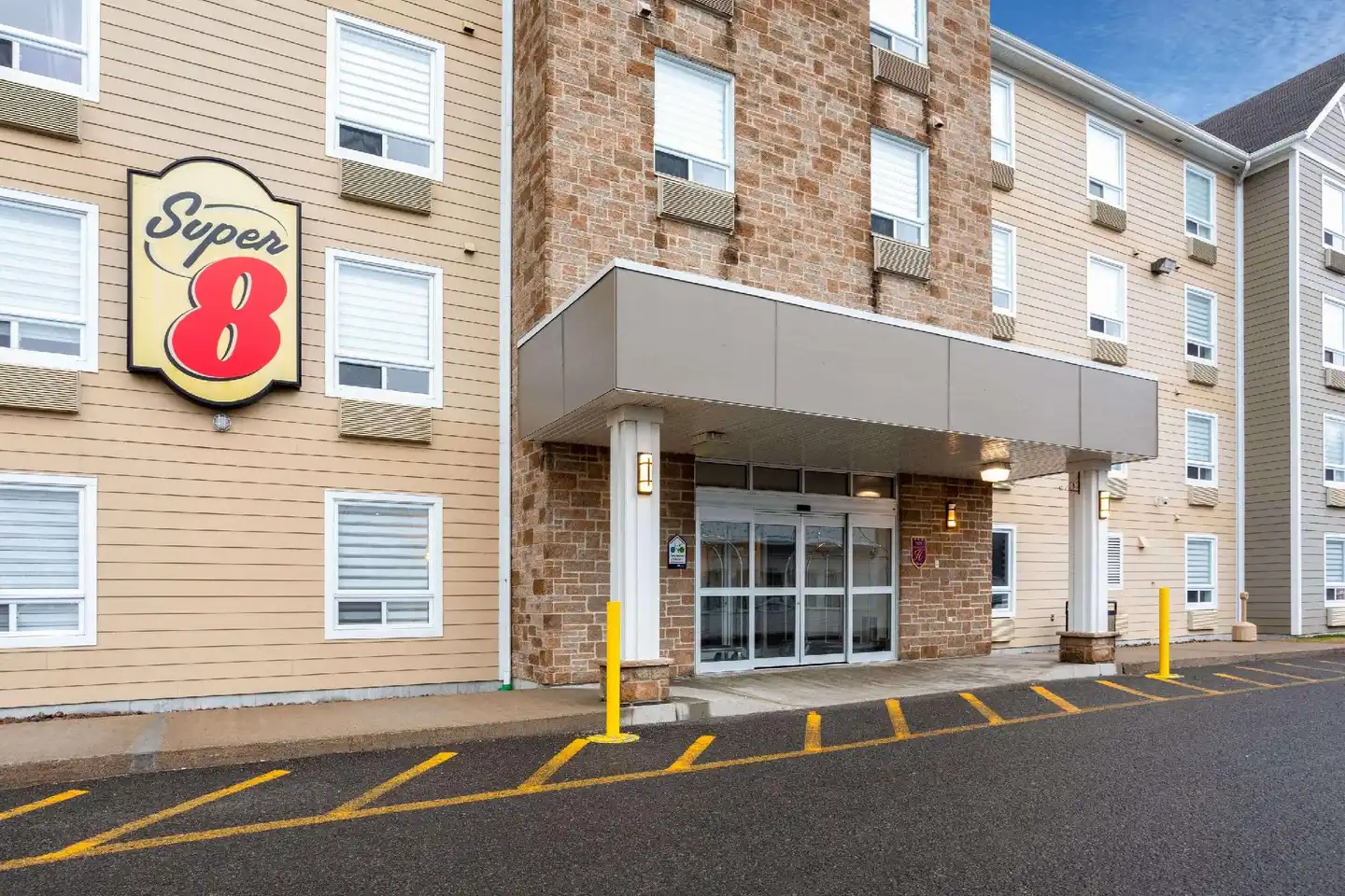 Super 8 by Wyndham Quebec City Aussenansicht