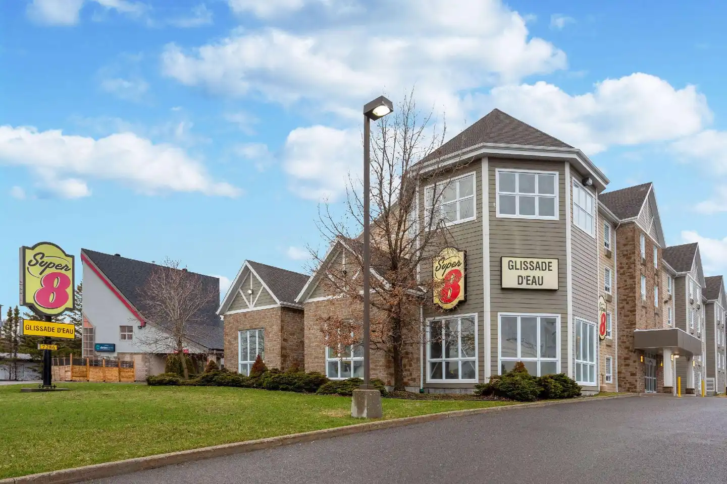 Super 8 by Wyndham Quebec City Aussenansicht