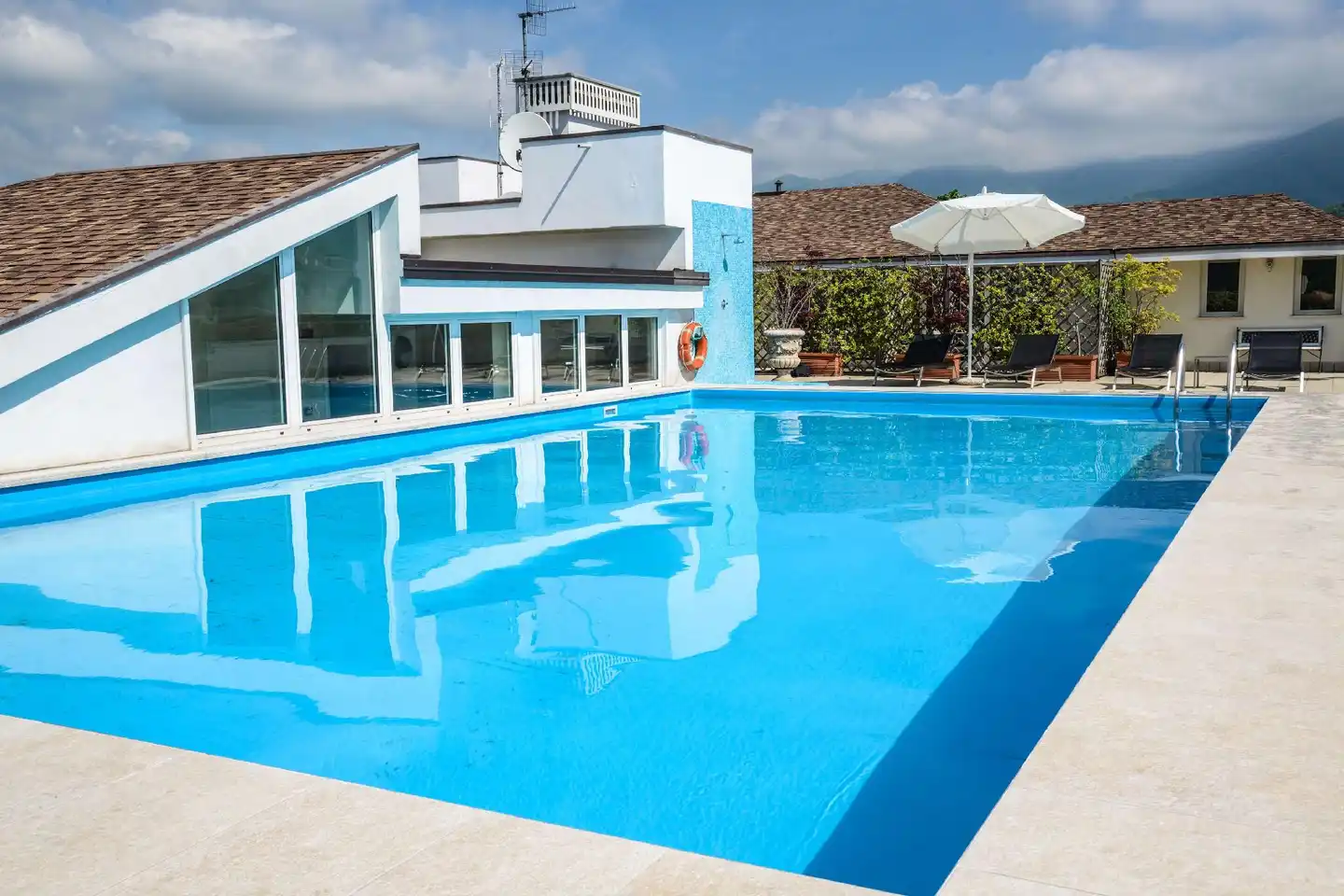 Regal Hotel & Apartments Pool