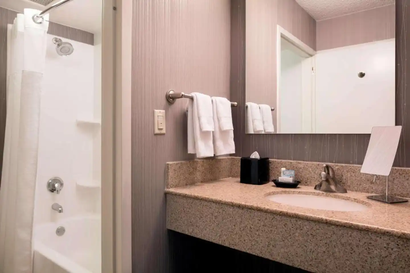 Sonesta Select Los Angeles Torrance South Bay Badezimmer