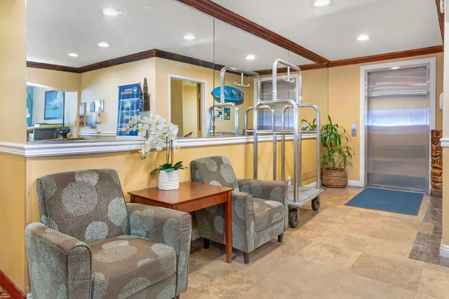 Best Western Harbour Inn & Suites Huntington - Sunset Beach Lobby